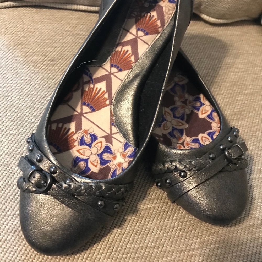 Metallic Pewter flats by b.o.c.